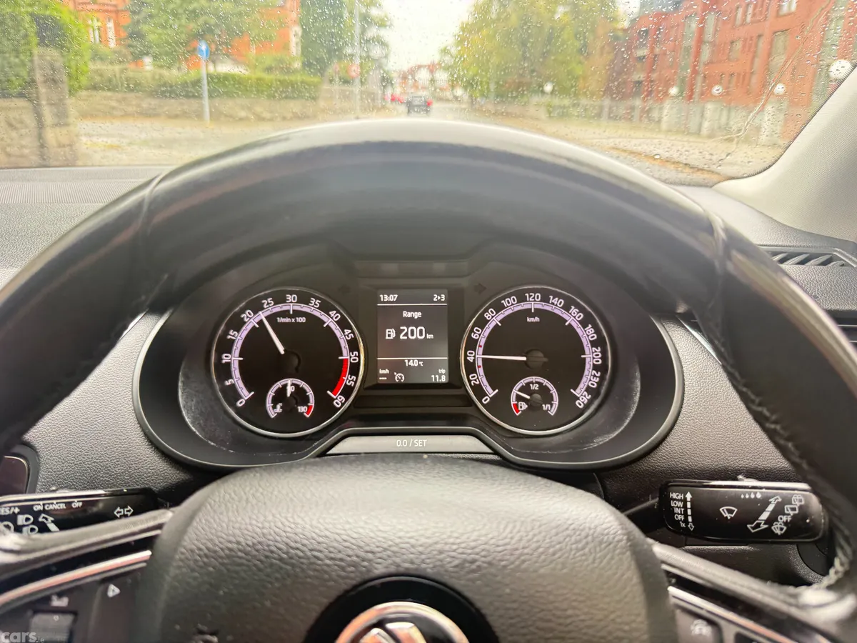 Skoda Octavia Saloon, Diesel, 2017, Grey