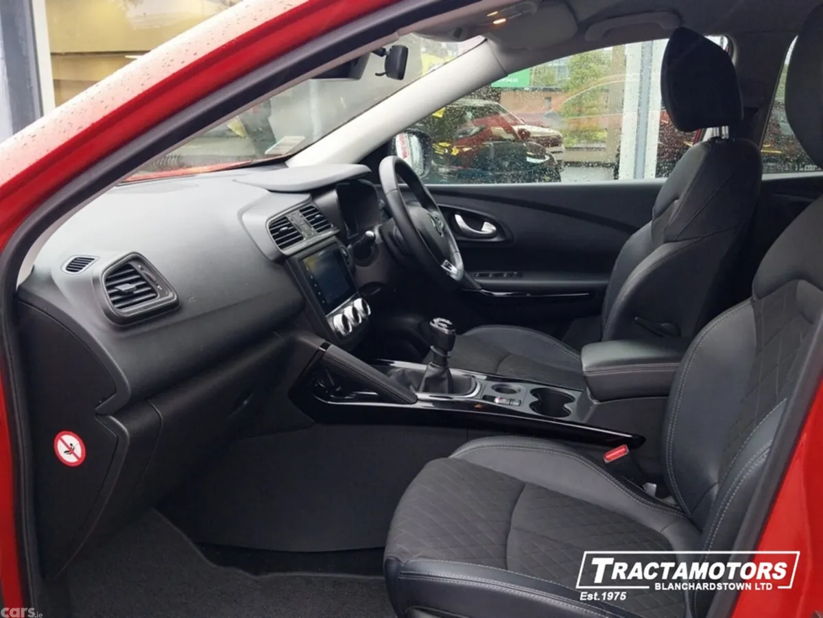 Renault Kadjar SUV, Petrol, 2019, Red