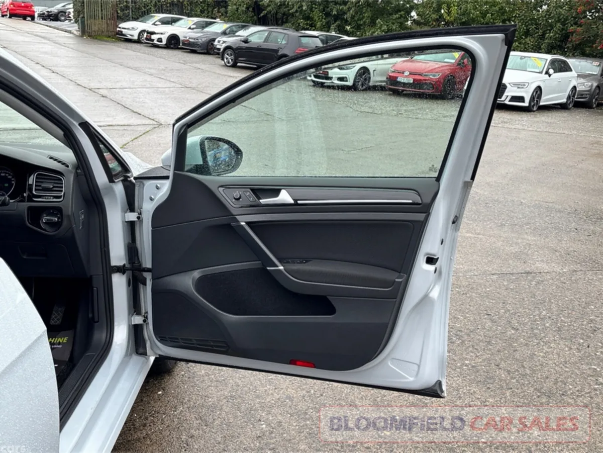 Volkswagen Golf Hatchback, Petrol, 2017, Grey