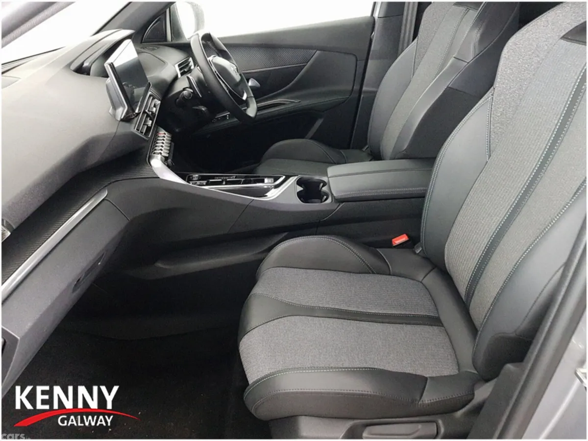 Peugeot 5008 MPV, Diesel, 2025, Grey