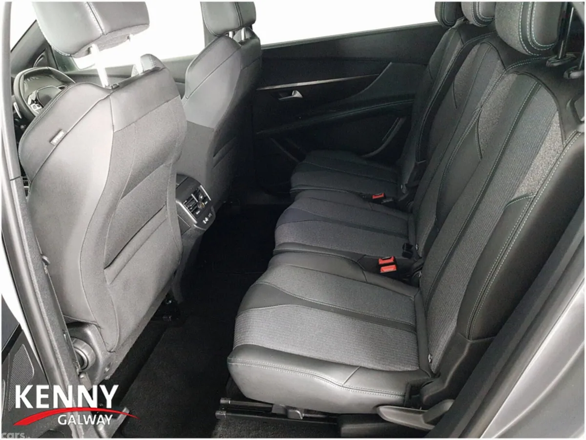 Peugeot 5008 MPV, Diesel, 2025, Grey