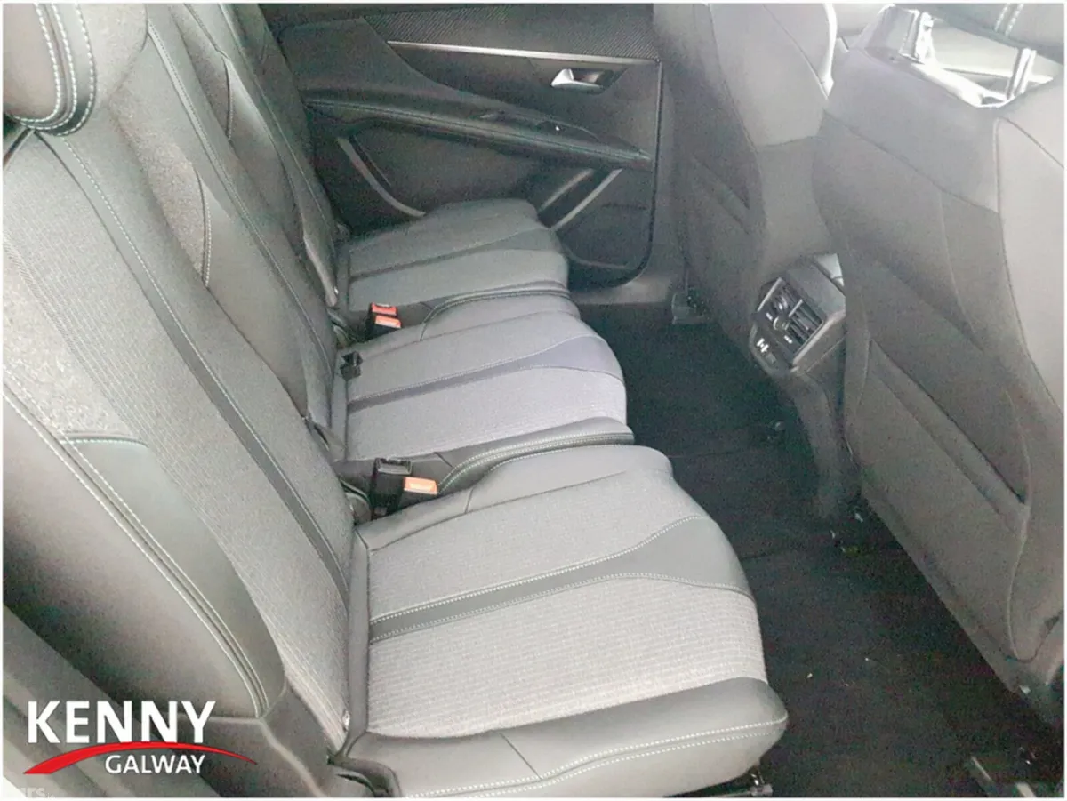 Peugeot 5008 MPV, Diesel, 2025, Grey