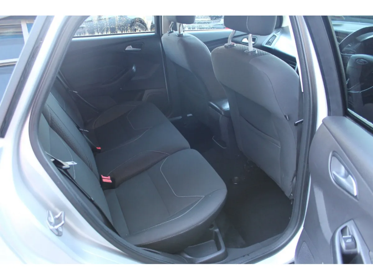 Ford Focus Hatchback, Petrol, 2015, Silver