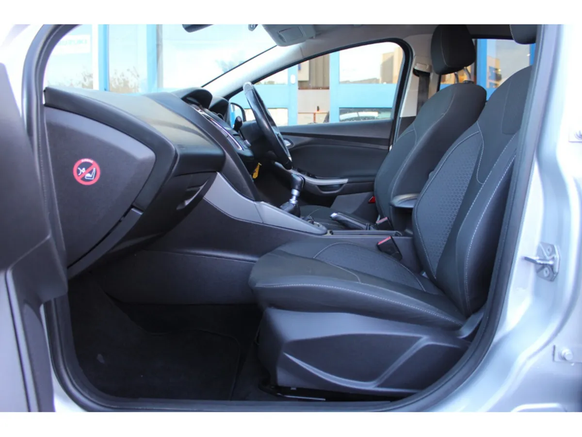 Ford Focus Hatchback, Petrol, 2015, Silver