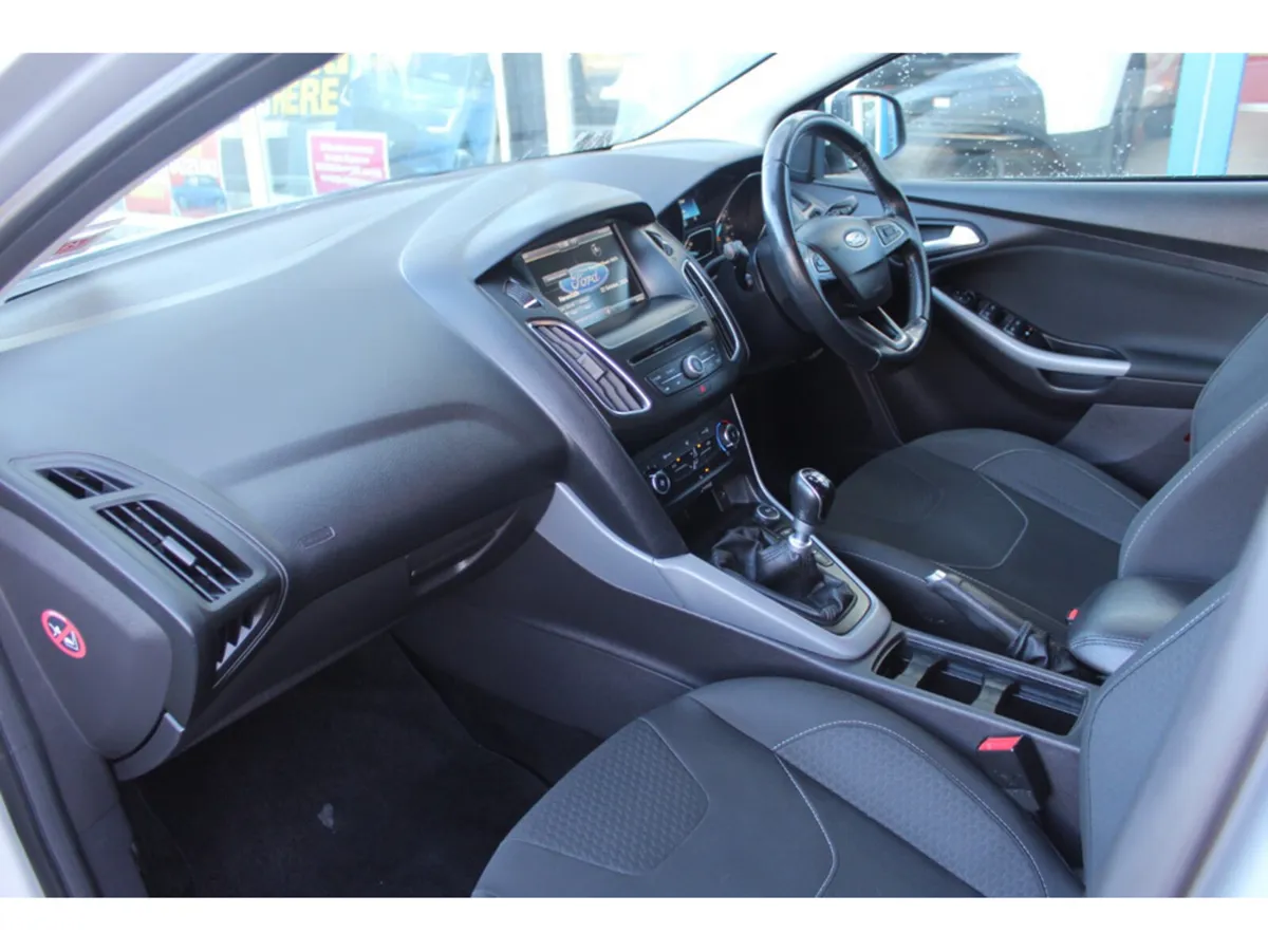Ford Focus Hatchback, Petrol, 2015, Silver