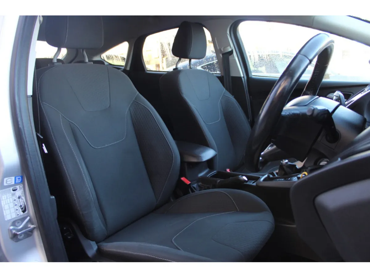 Ford Focus Hatchback, Petrol, 2015, Silver