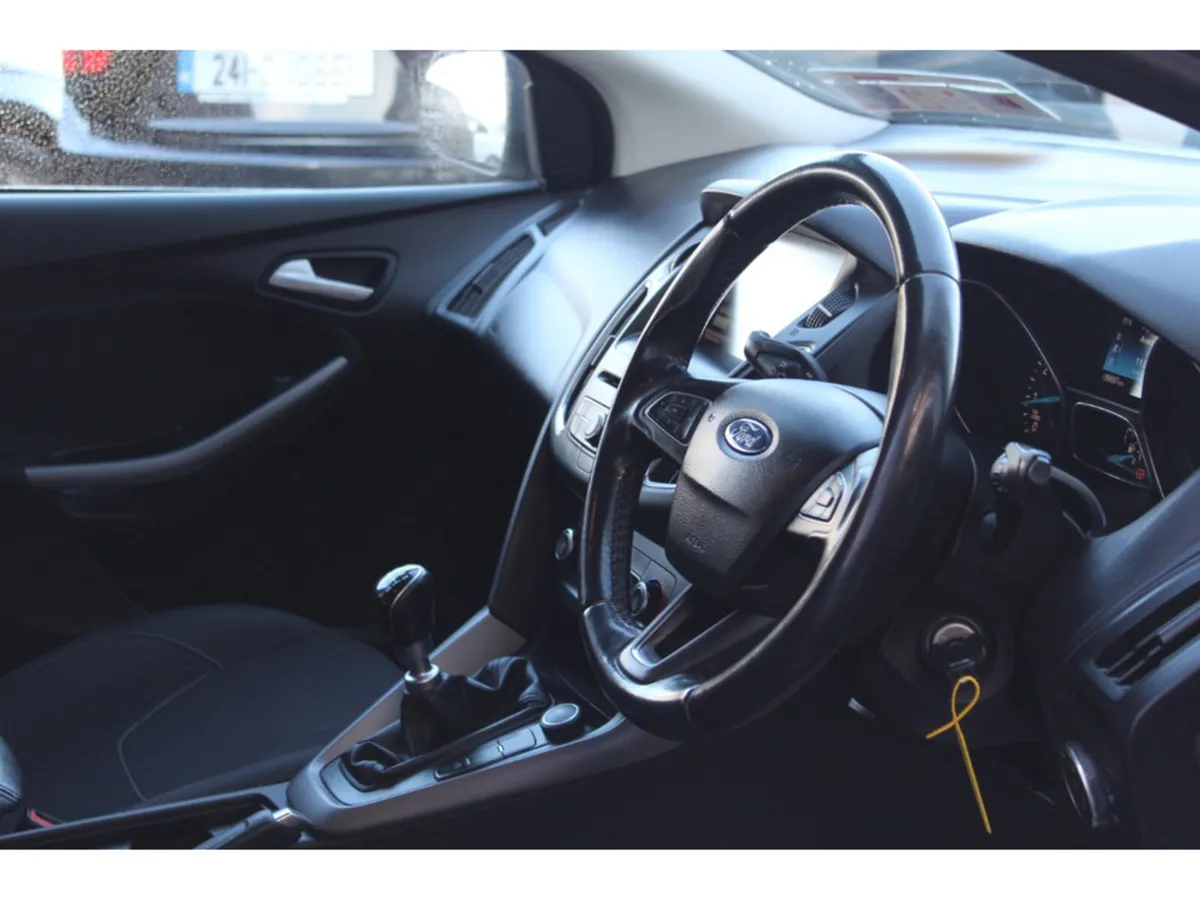 Ford Focus Hatchback, Petrol, 2015, Silver