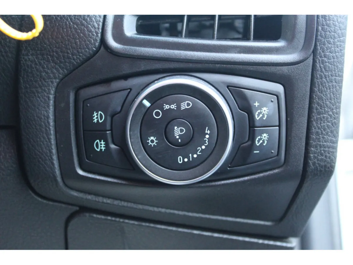 Ford Focus Hatchback, Petrol, 2015, Silver
