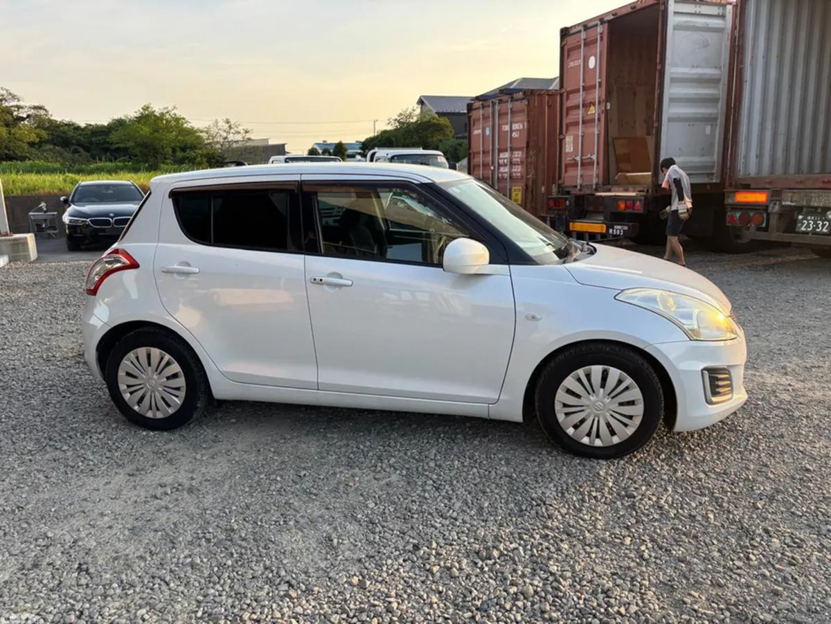 Suzuki Swift Hatchback, Petrol, 2013, White