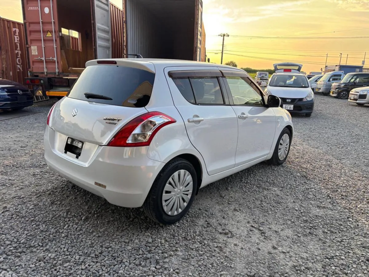 Suzuki Swift Hatchback, Petrol, 2013, White