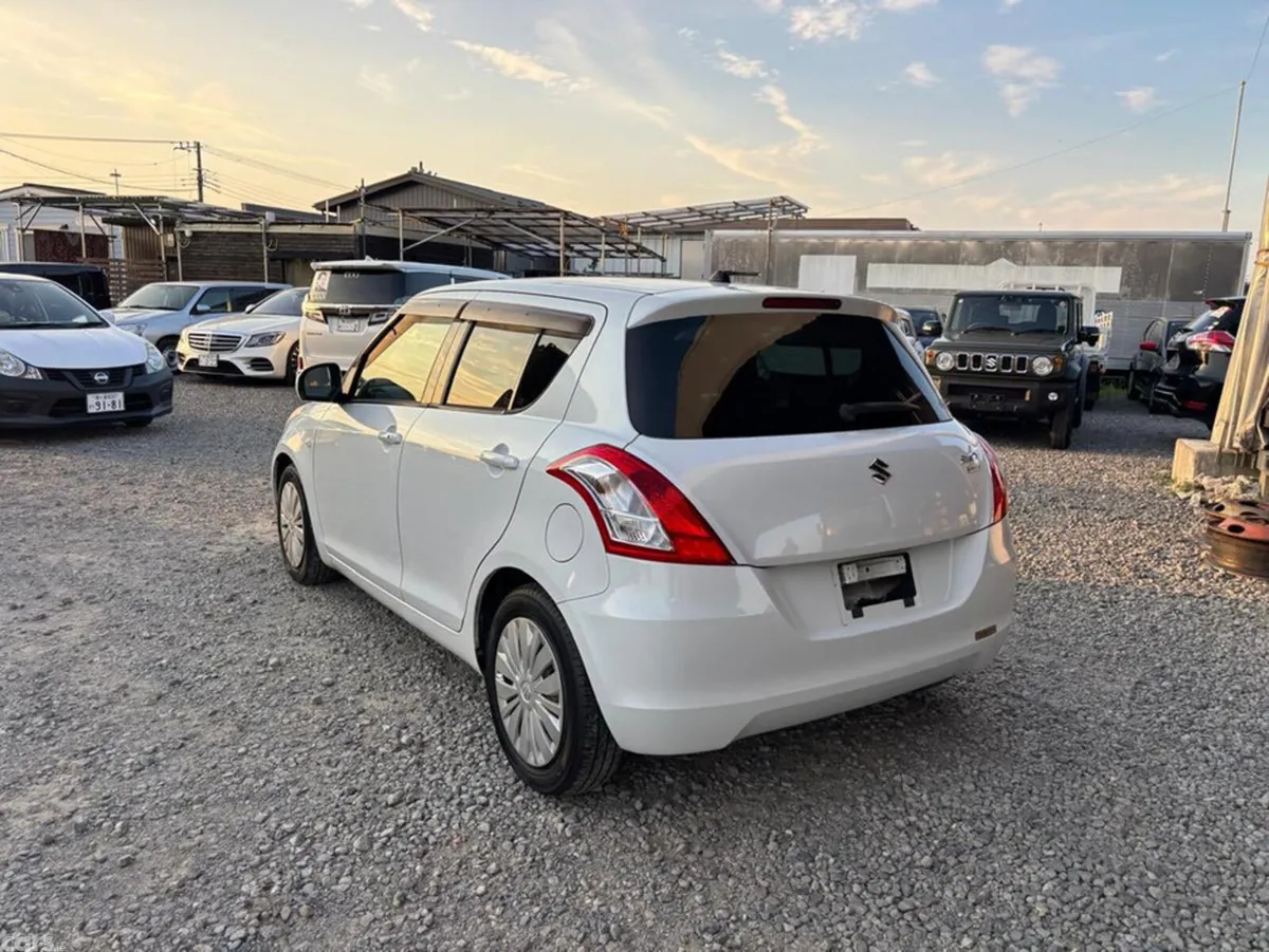 Suzuki Swift Hatchback, Petrol, 2013, White