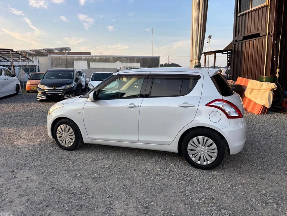 Suzuki Swift Hatchback, Petrol, 2013, White