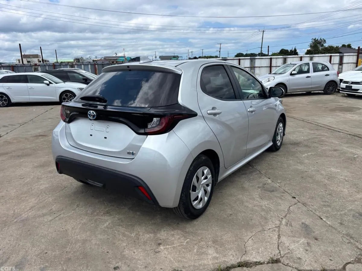 Toyota Yaris Hatchback, Petrol Hybrid, 2020, Silver