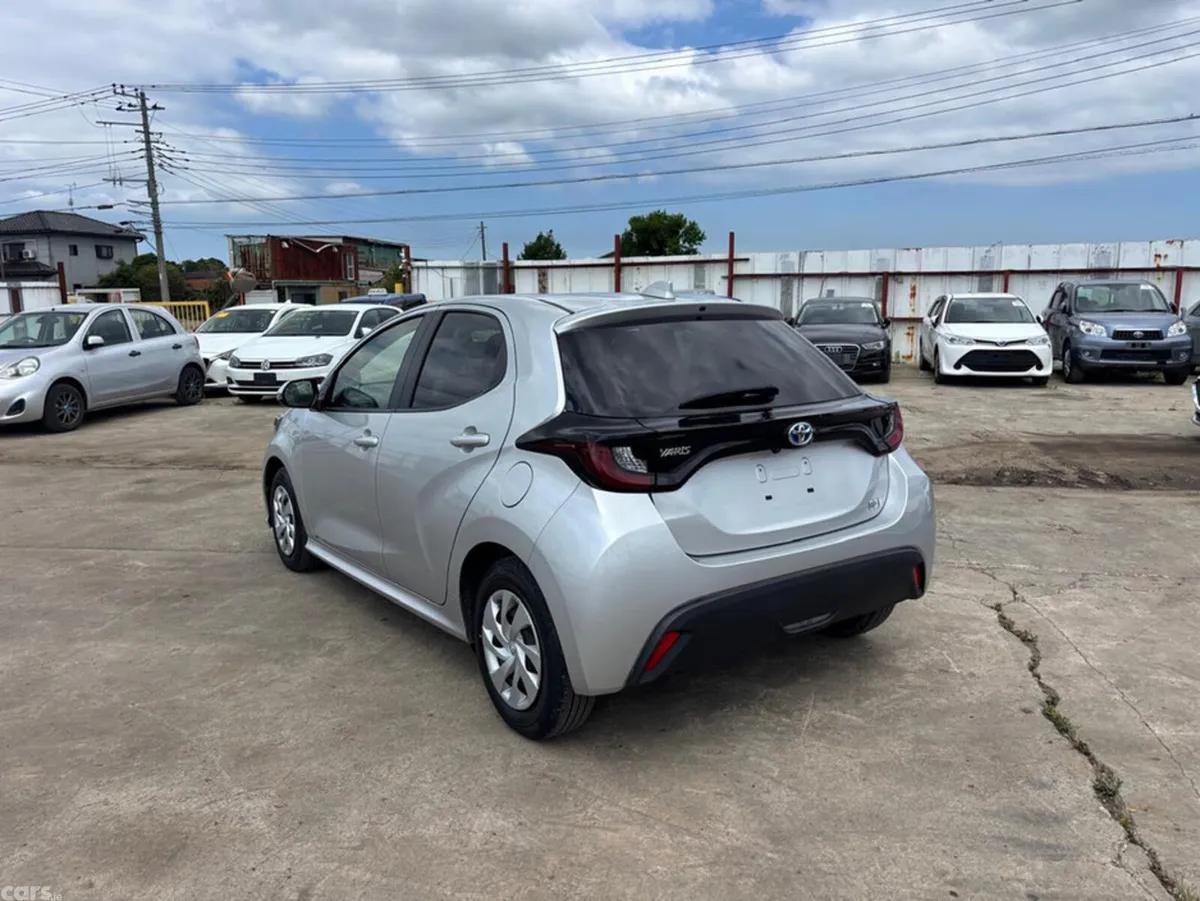 Toyota Yaris Hatchback, Petrol Hybrid, 2020, Silver