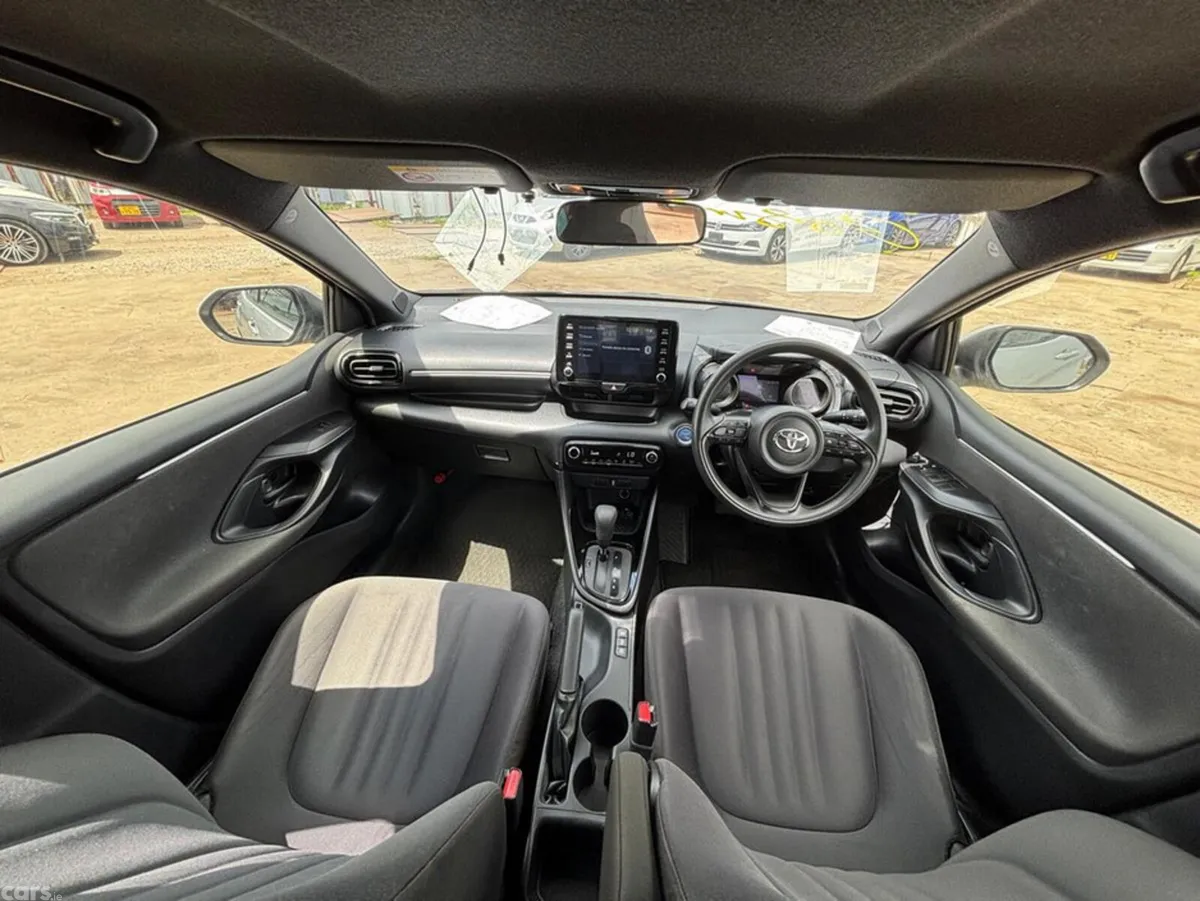 Toyota Yaris Hatchback, Petrol Hybrid, 2020, Silver