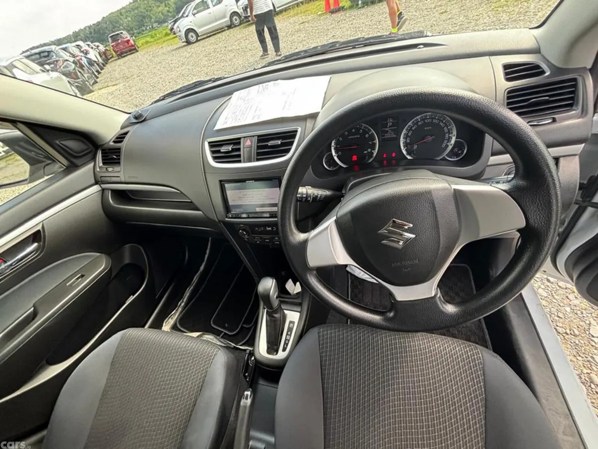 Suzuki Swift Hatchback, Petrol, 2015, White