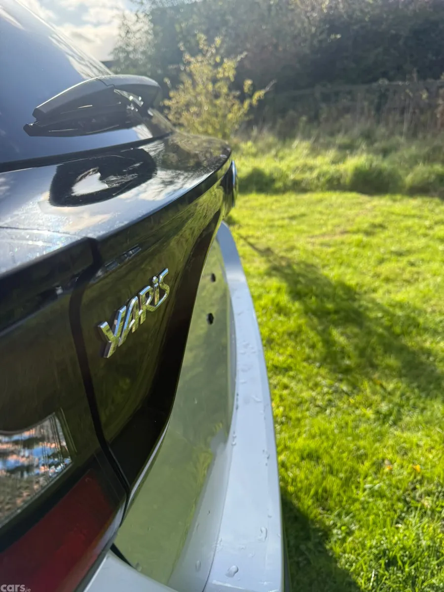 Toyota Yaris Hatchback, Petrol Hybrid, 2021, Silver