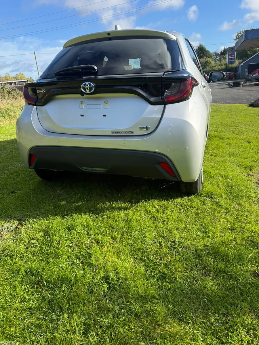 Toyota Yaris Hatchback, Petrol Hybrid, 2021, Silver