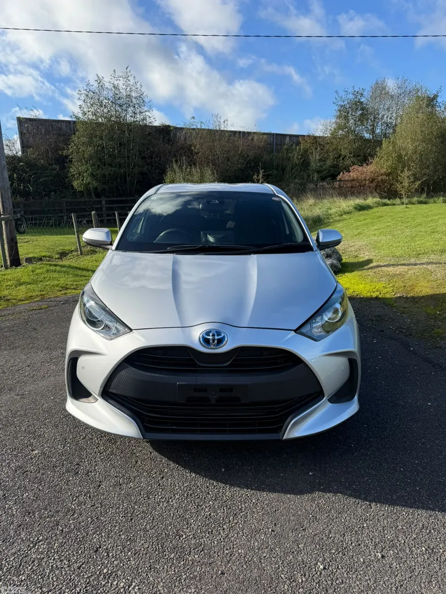 Toyota Yaris Hatchback, Petrol Hybrid, 2021, Silver