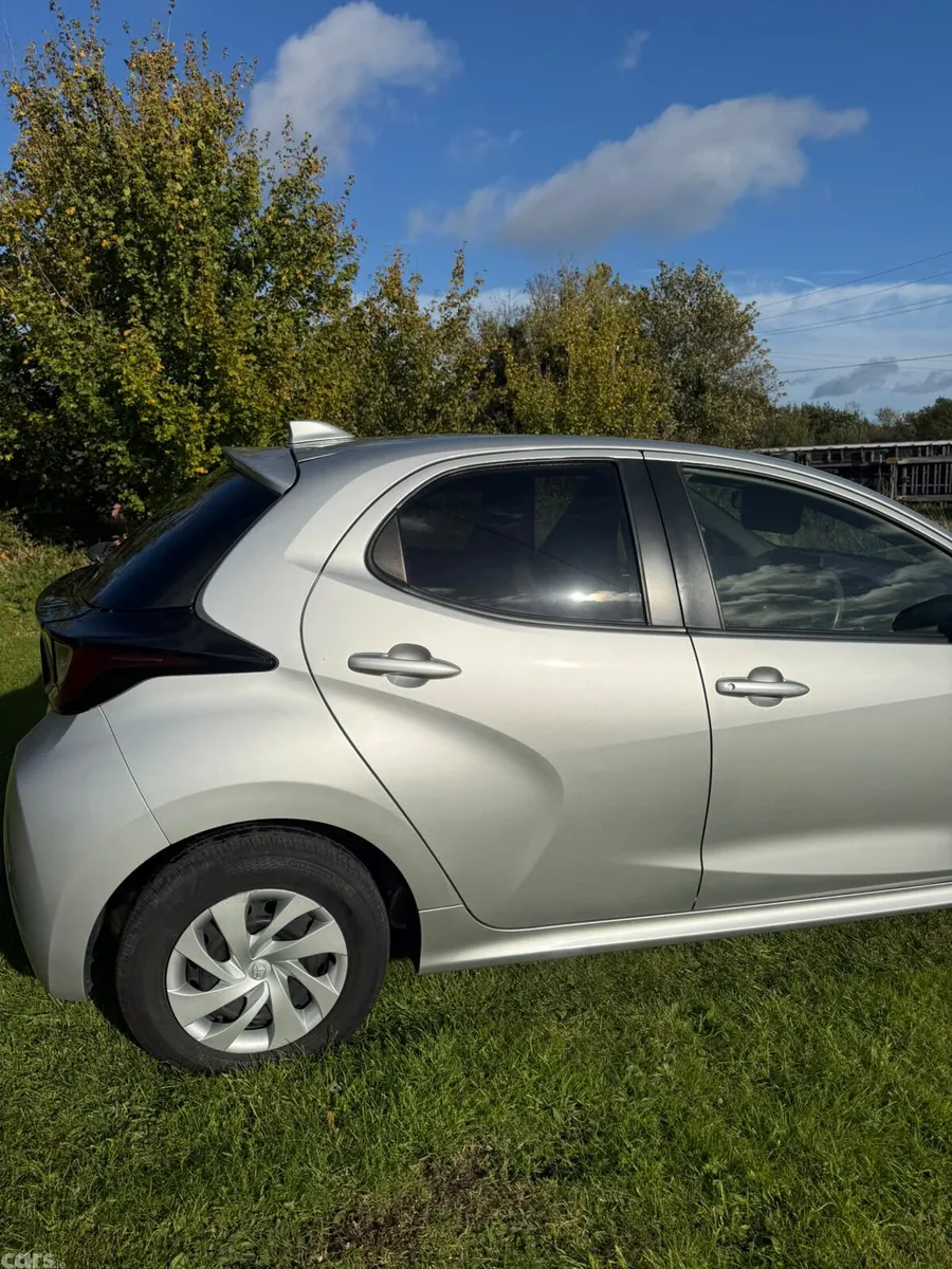 Toyota Yaris Hatchback, Petrol Hybrid, 2021, Silver