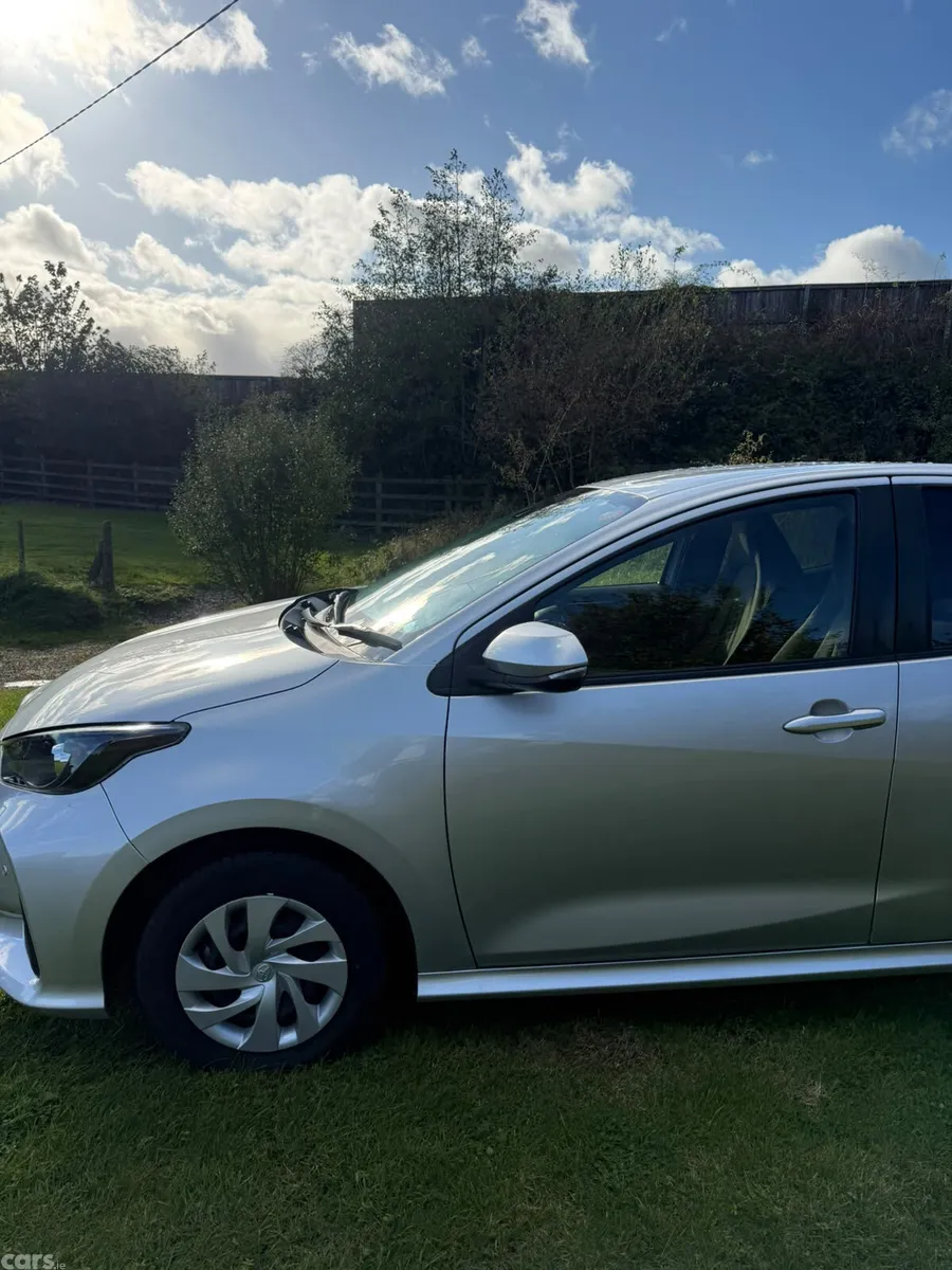Toyota Yaris Hatchback, Petrol Hybrid, 2021, Silver