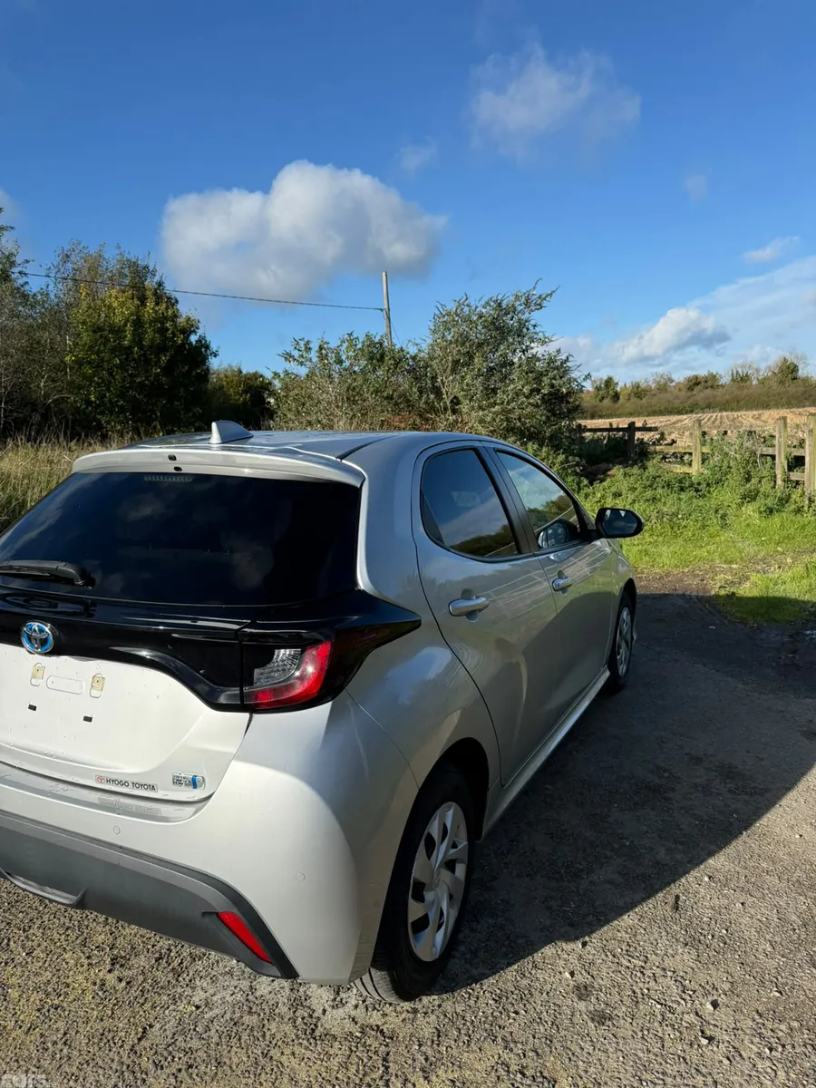 Toyota Yaris Hatchback, Petrol Hybrid, 2021, Silver