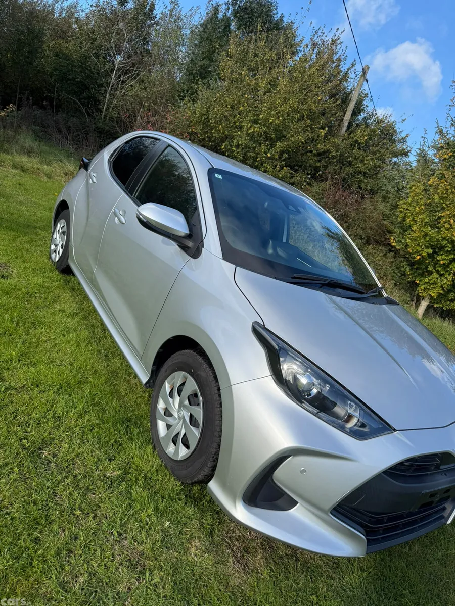 Toyota Yaris Hatchback, Petrol Hybrid, 2021, Silver