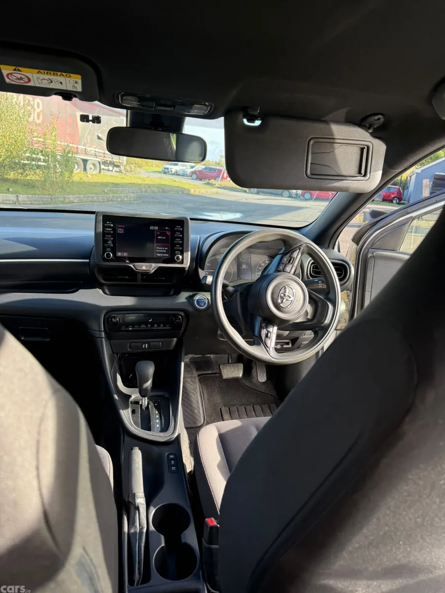 Toyota Yaris Hatchback, Petrol Hybrid, 2021, Silver