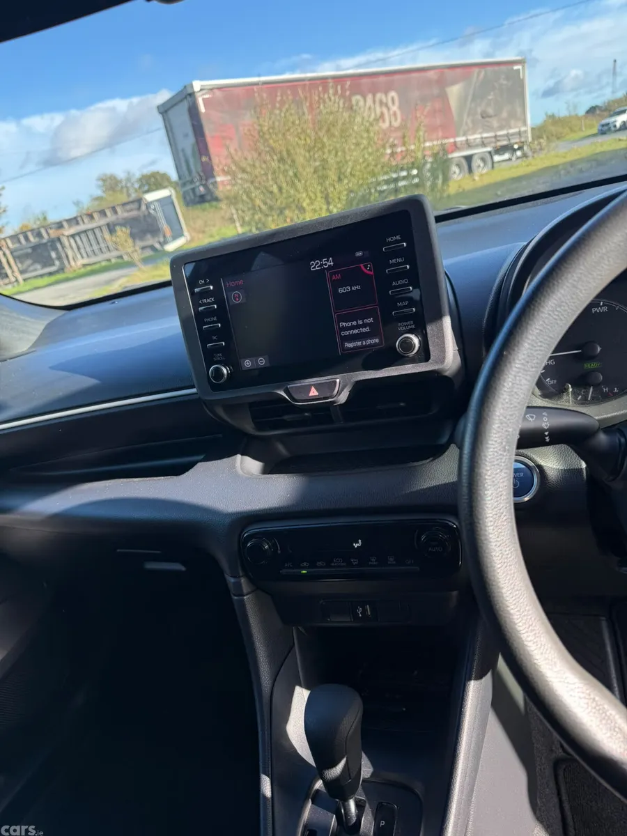Toyota Yaris Hatchback, Petrol Hybrid, 2021, Silver