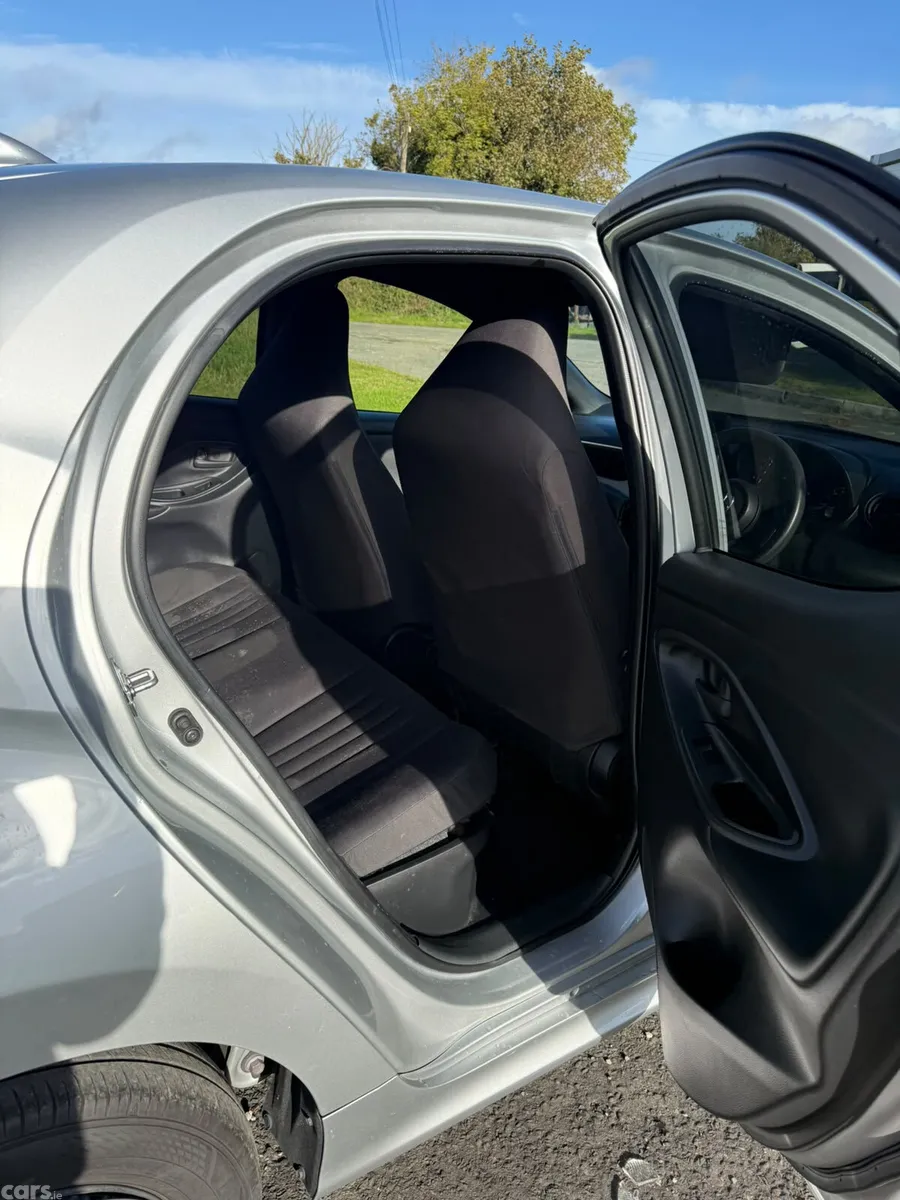Toyota Yaris Hatchback, Petrol Hybrid, 2021, Silver