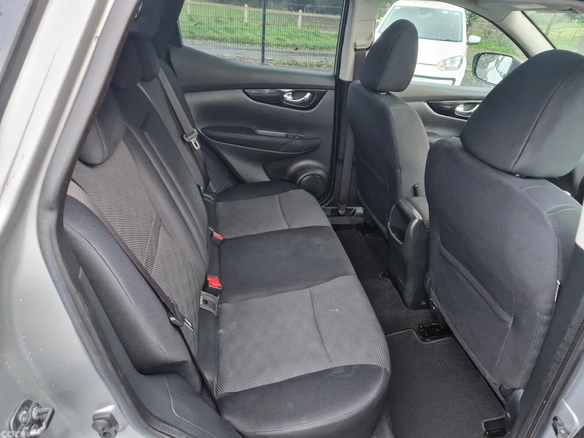 Nissan Qashqai Hatchback, Diesel, 2016, Silver