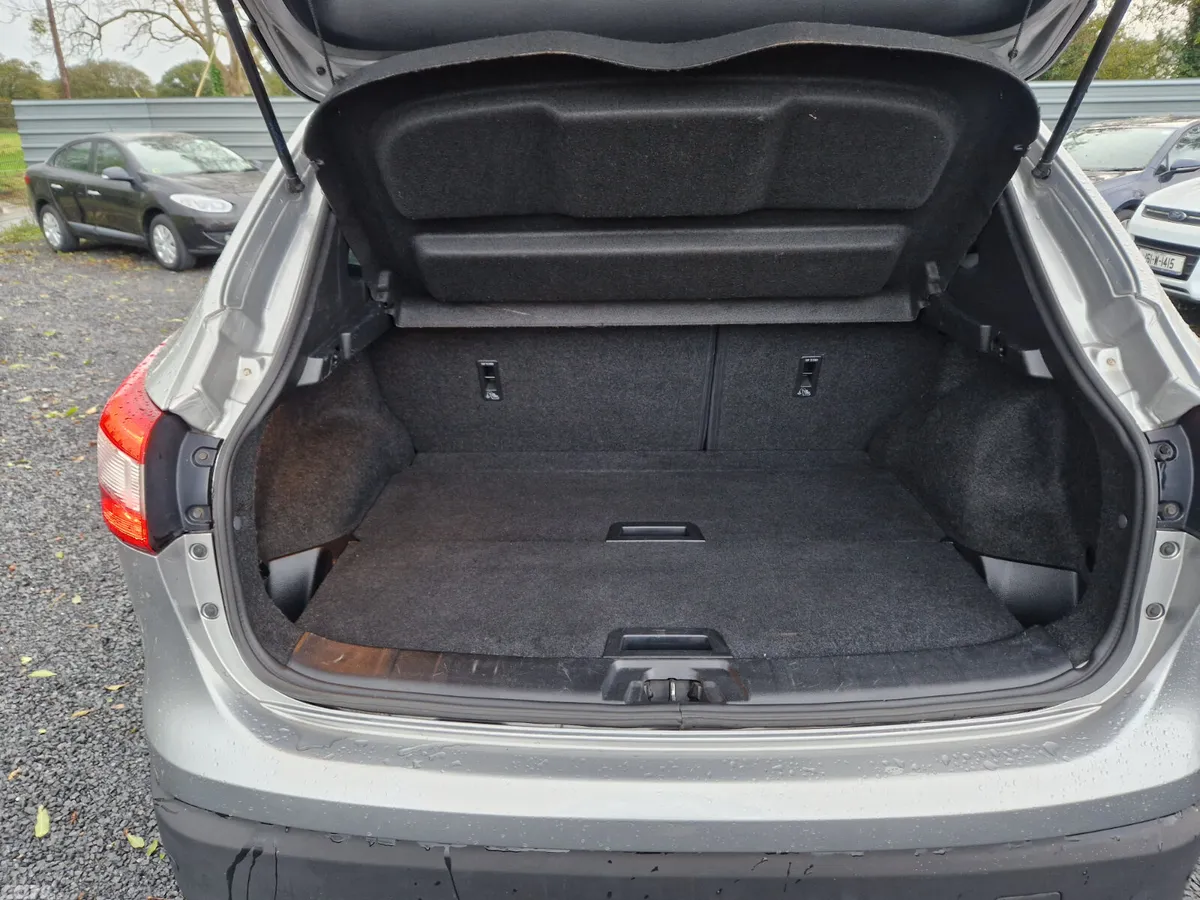 Nissan Qashqai Hatchback, Diesel, 2016, Silver