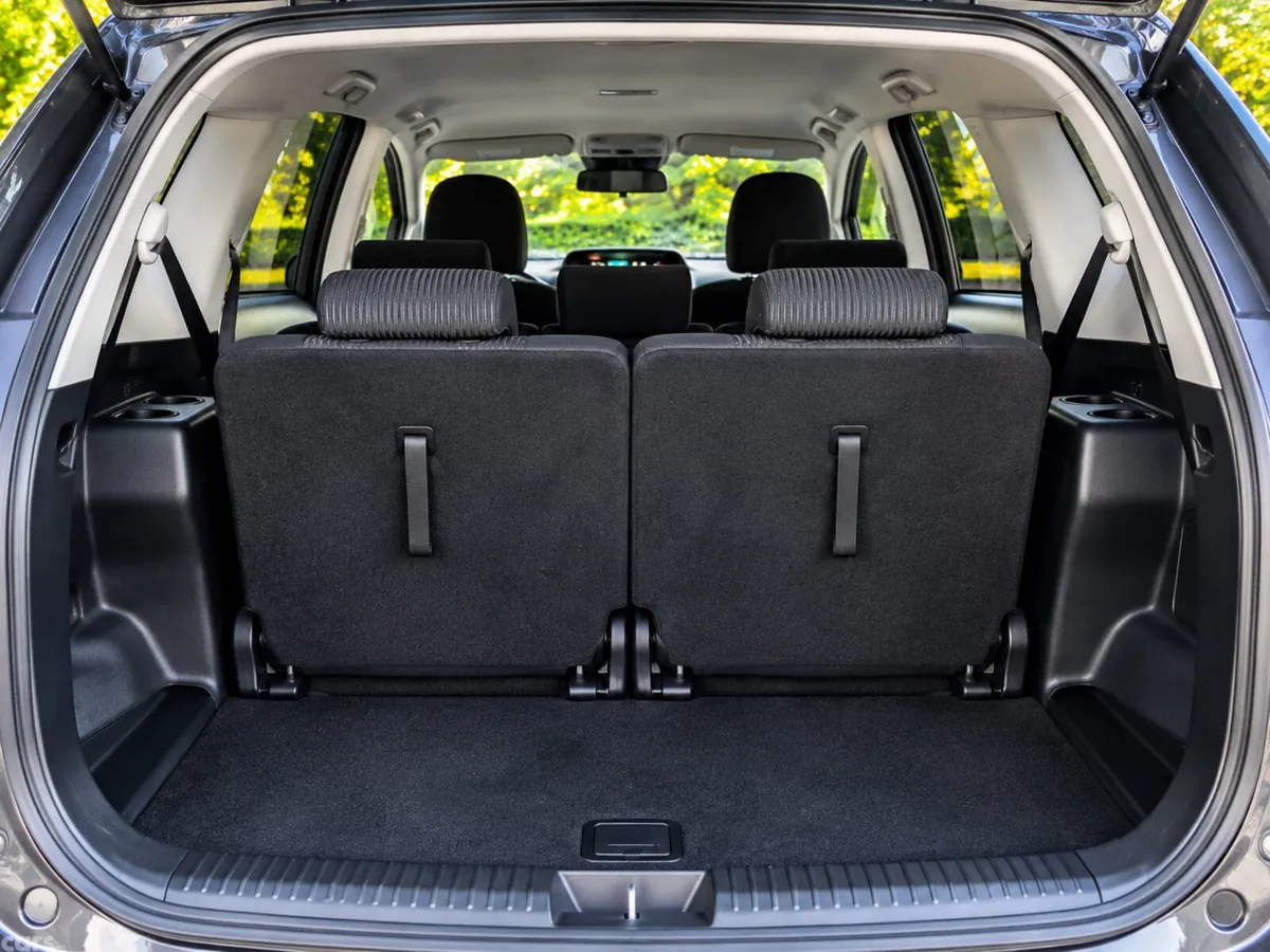 Toyota Prius MPV, Petrol Hybrid, 2019, White