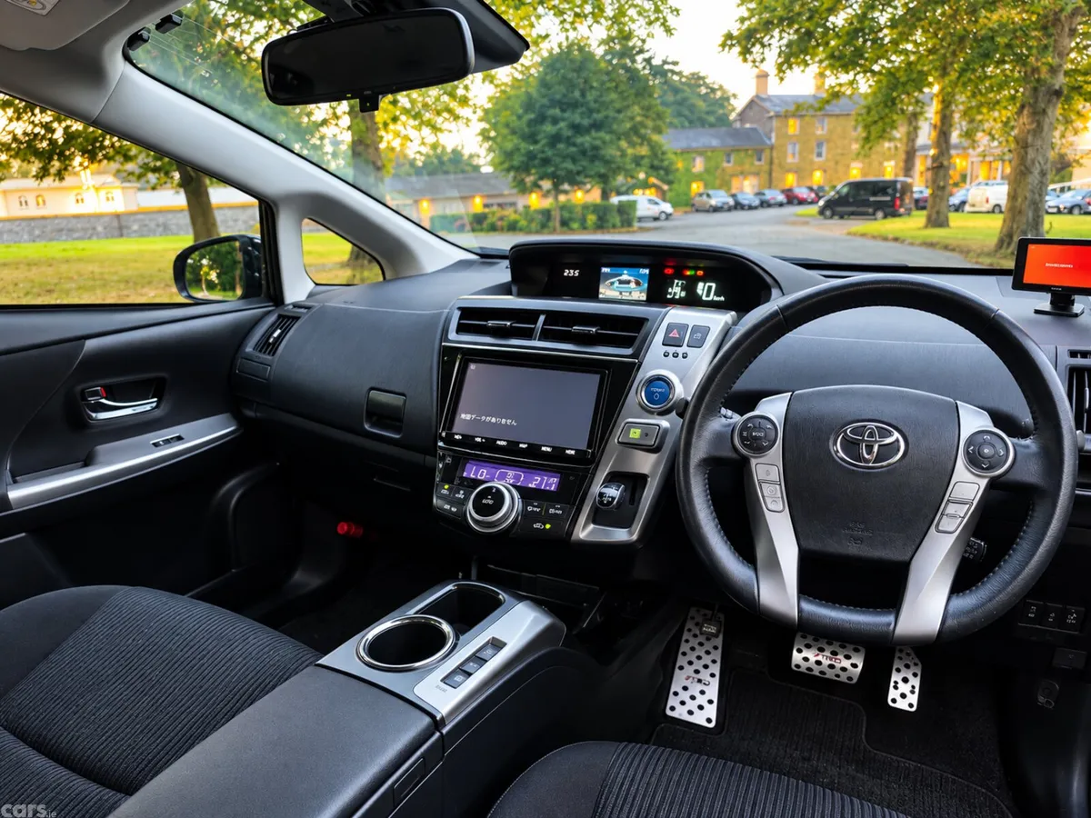Toyota Prius MPV, Petrol Hybrid, 2019, White