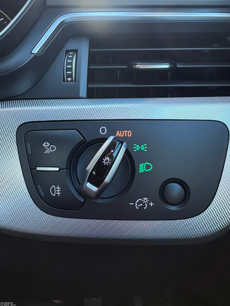 Audi A4 Saloon, Petrol, 2015, White