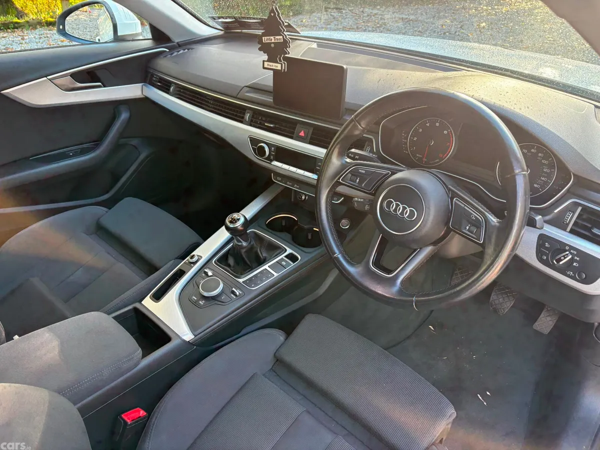 Audi A4 Saloon, Petrol, 2015, White