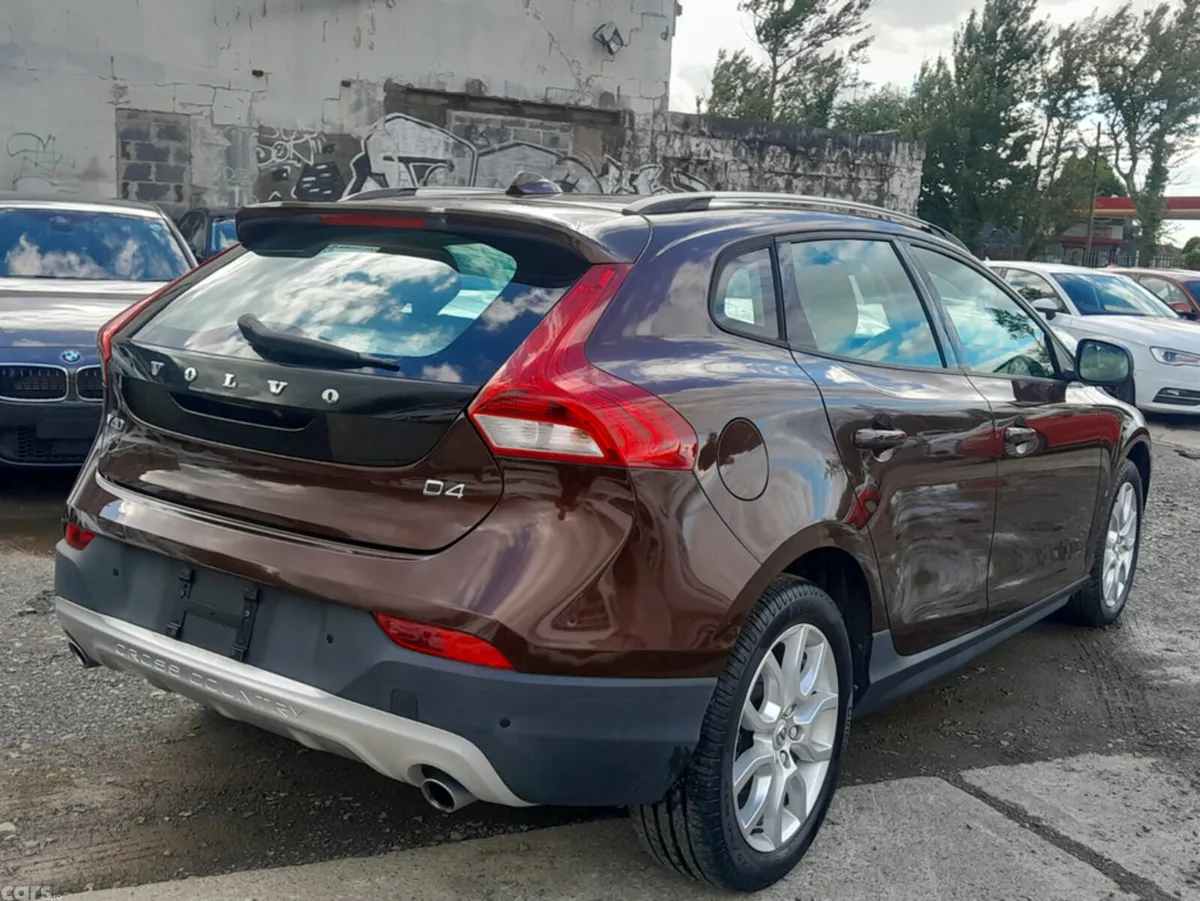 Volvo V40 Hatchback, Diesel, 2016, Brown