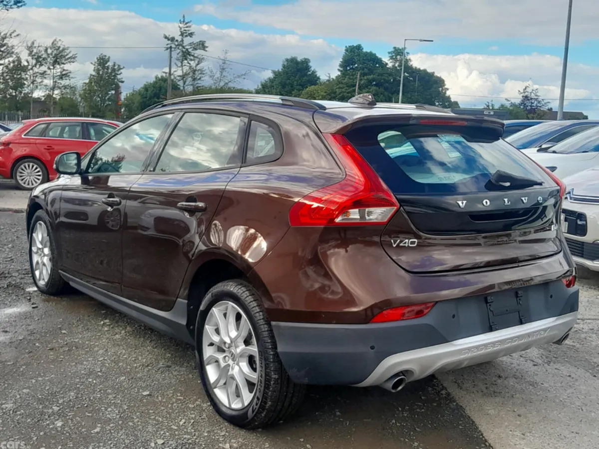 Volvo V40 Hatchback, Diesel, 2016, Brown