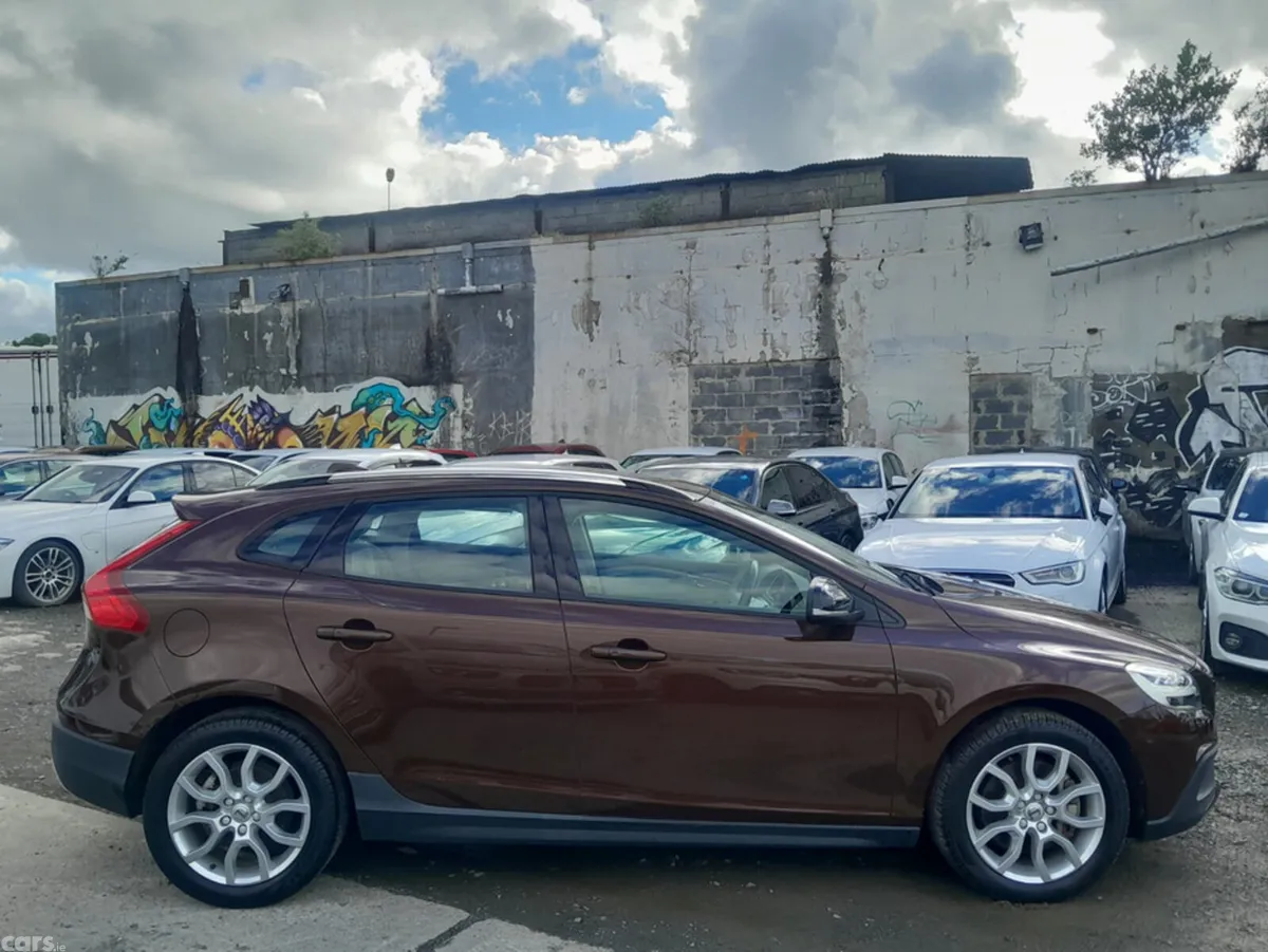 Volvo V40 Hatchback, Diesel, 2016, Brown