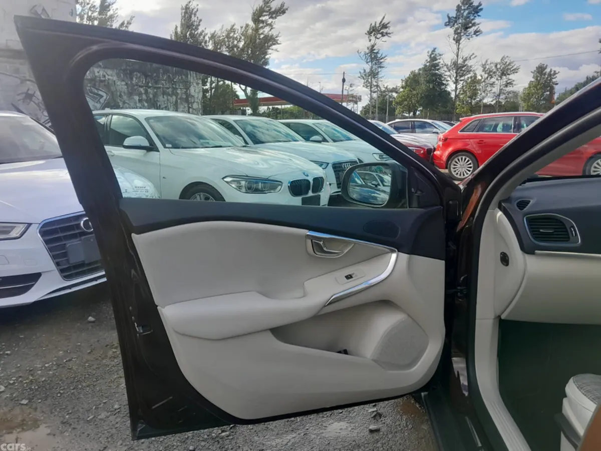 Volvo V40 Hatchback, Diesel, 2016, Brown