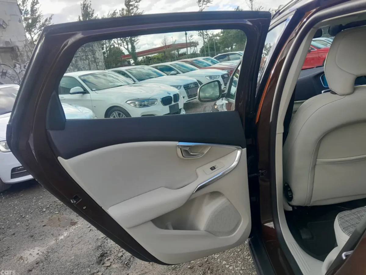 Volvo V40 Hatchback, Diesel, 2016, Brown