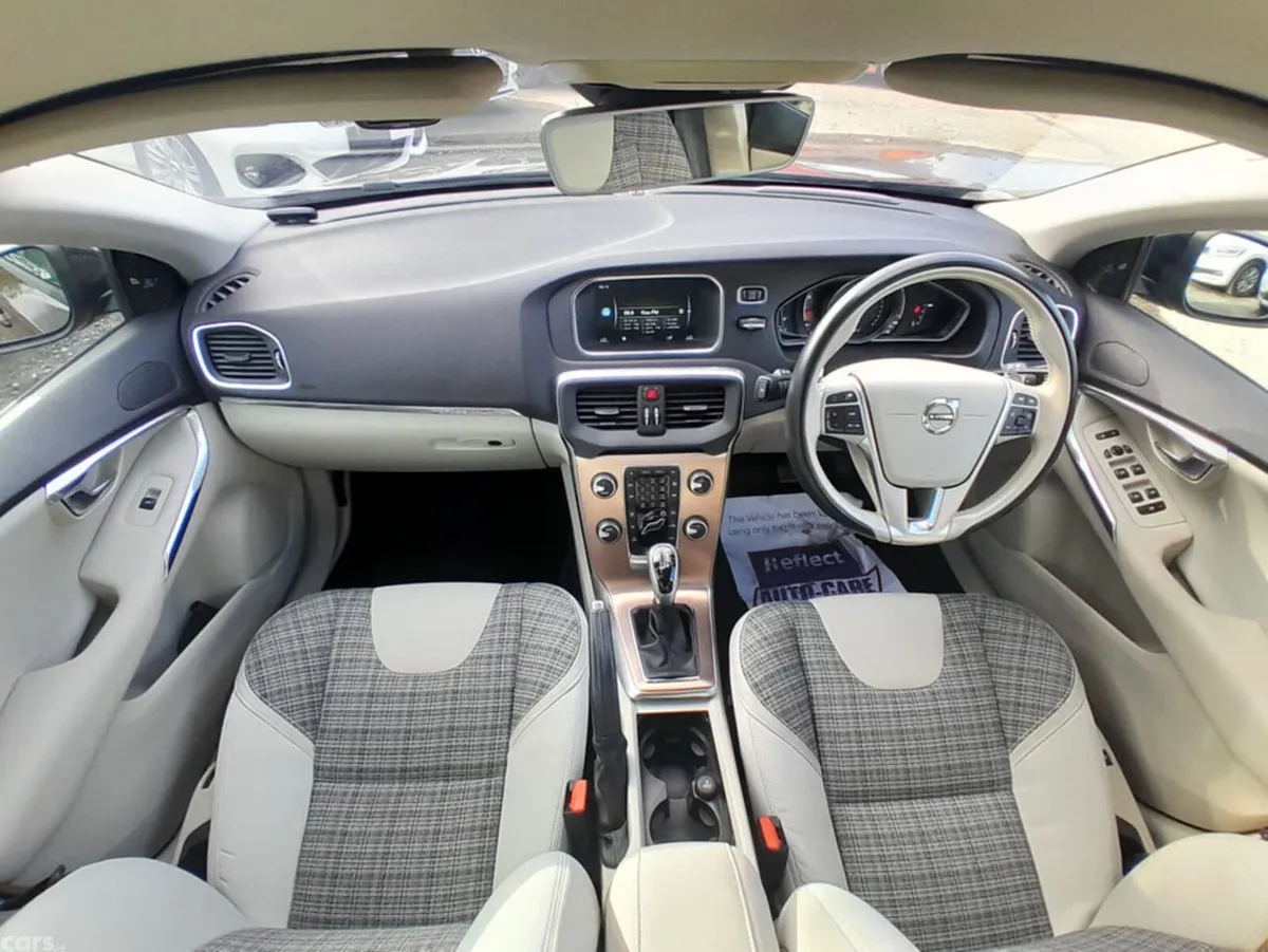 Volvo V40 Hatchback, Diesel, 2016, Brown