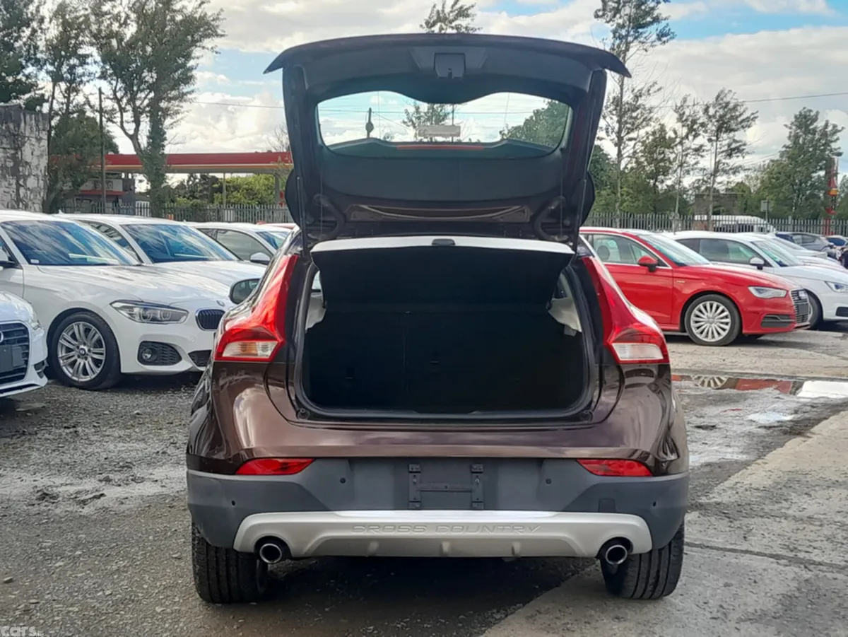 Volvo V40 Hatchback, Diesel, 2016, Brown