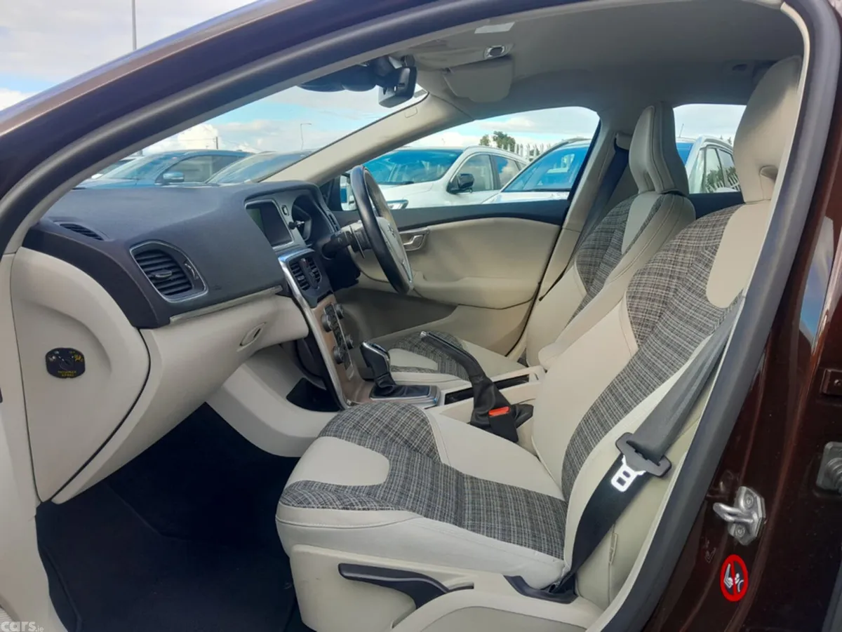 Volvo V40 Hatchback, Diesel, 2016, Brown