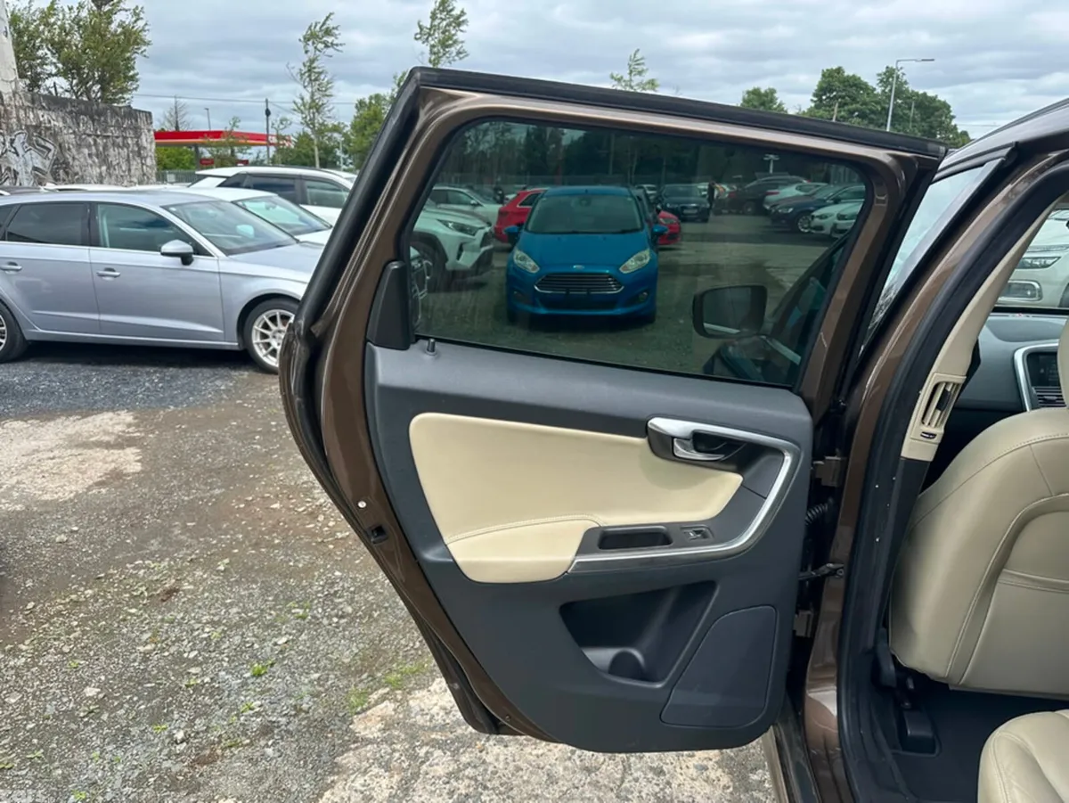 Volvo XC60 SUV, Diesel, 2015, Brown
