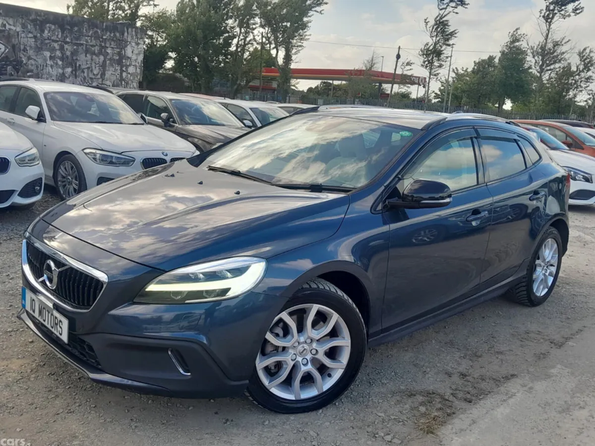 Volvo V40 Hatchback, Diesel, 2017, Blue