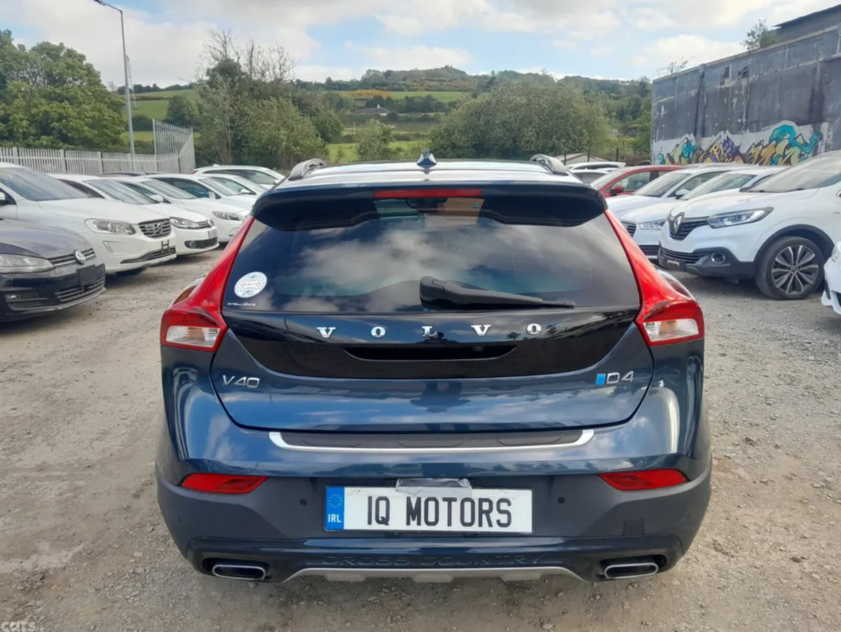 Volvo V40 Hatchback, Diesel, 2017, Blue