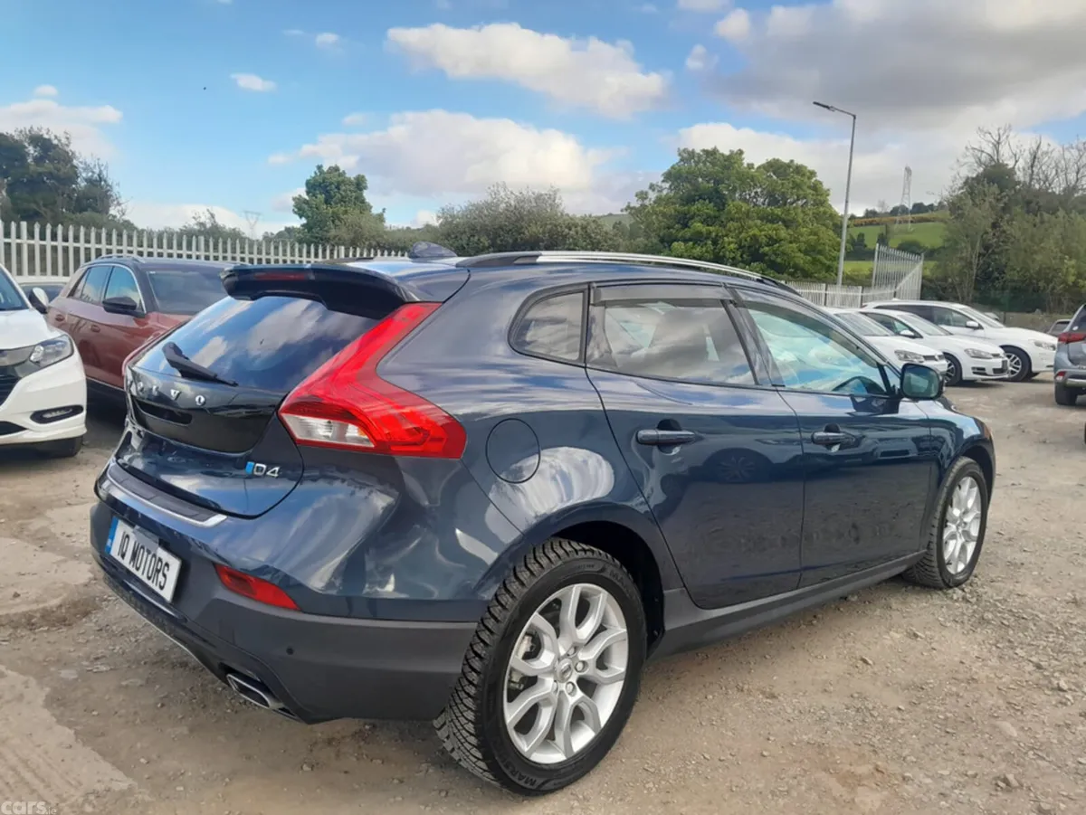 Volvo V40 Hatchback, Diesel, 2017, Blue