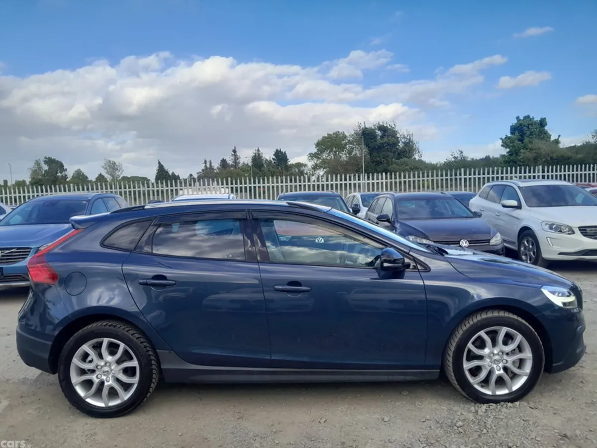 Volvo V40 Hatchback, Diesel, 2017, Blue