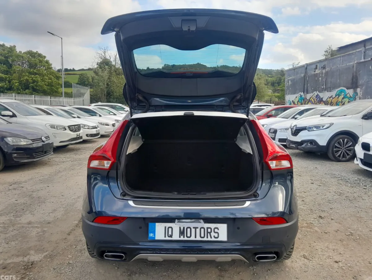 Volvo V40 Hatchback, Diesel, 2017, Blue